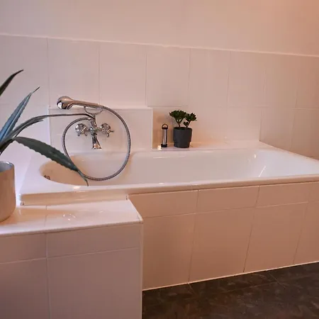 Sleep Space 1 - Green&tiny Spot Birkenmühle